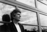 Bob staart in de verte